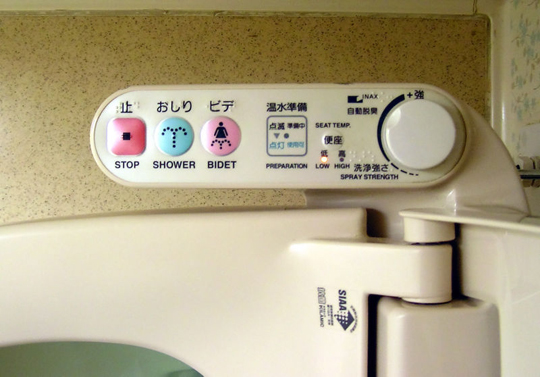 [800px-Modern_japanese_toilet.jpg]