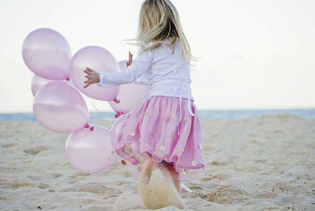 [beach+balloons+5+smooth+colour+x+2.jpg]