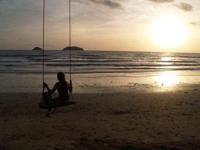 [swinging+sunset.jpg]