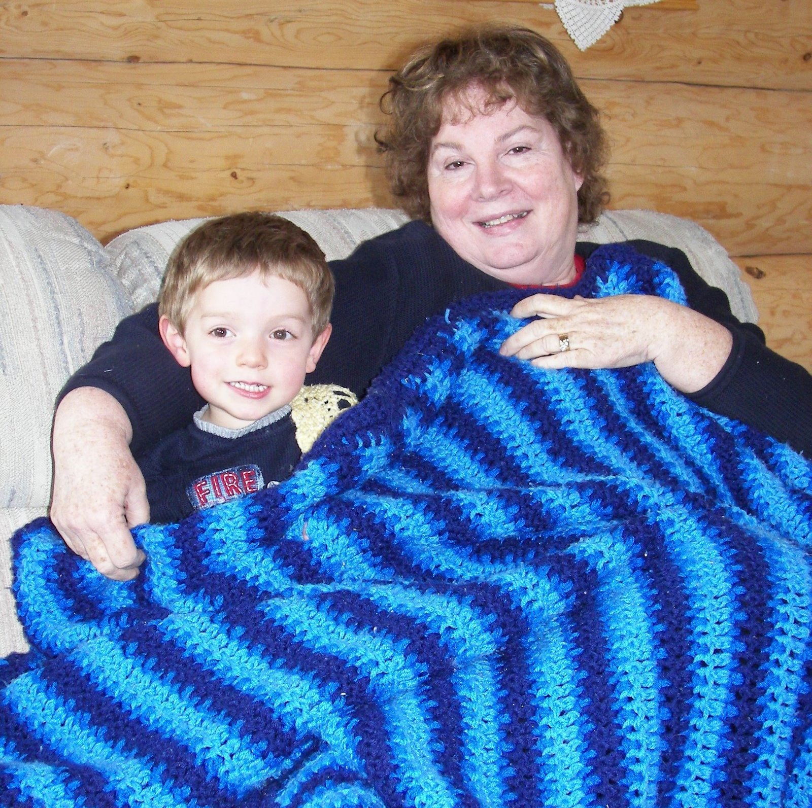 [Meemom+and+Timothy+keeping+warm.JPG]