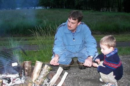[Joey+and+Daddy+roasting+marshmellows.JPG]