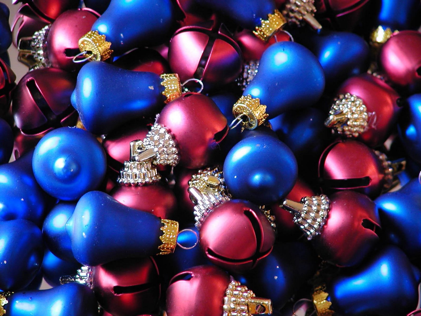 [christmas+ornaments1.jpg]