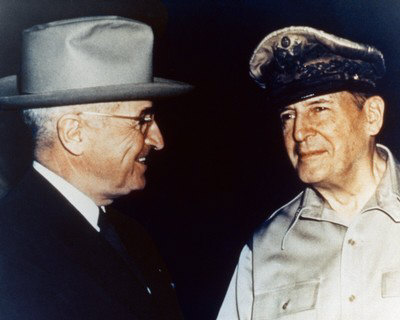 [sp_AAIB026_16x20~Harry-Truman-and-General-Douglas-MacArthur-Posters.jpg]