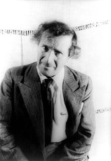 [220px-Marc_Chagall_1941.jpg]