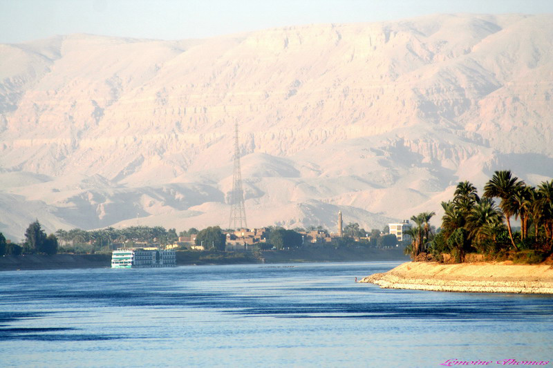 [BEAUTY+OF+BANKS+OF+THE+NILE.jpg]