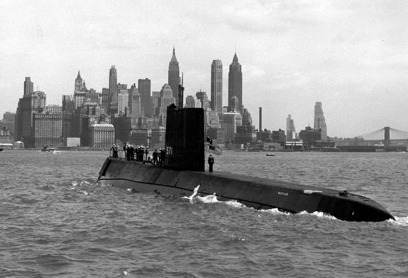 [USS_Nautilus_in_New_York_-_0857103.jpg]