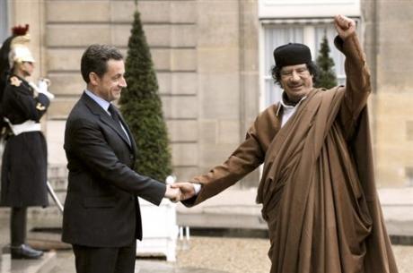 [sarkozy-khadafi--10dec2007-elysee-afp.jpg]