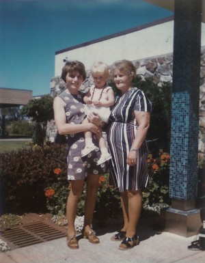 [Mom,+Nana+and+me.jpg]