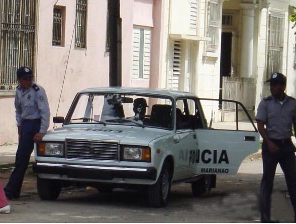 [policia+cubana.jpg]