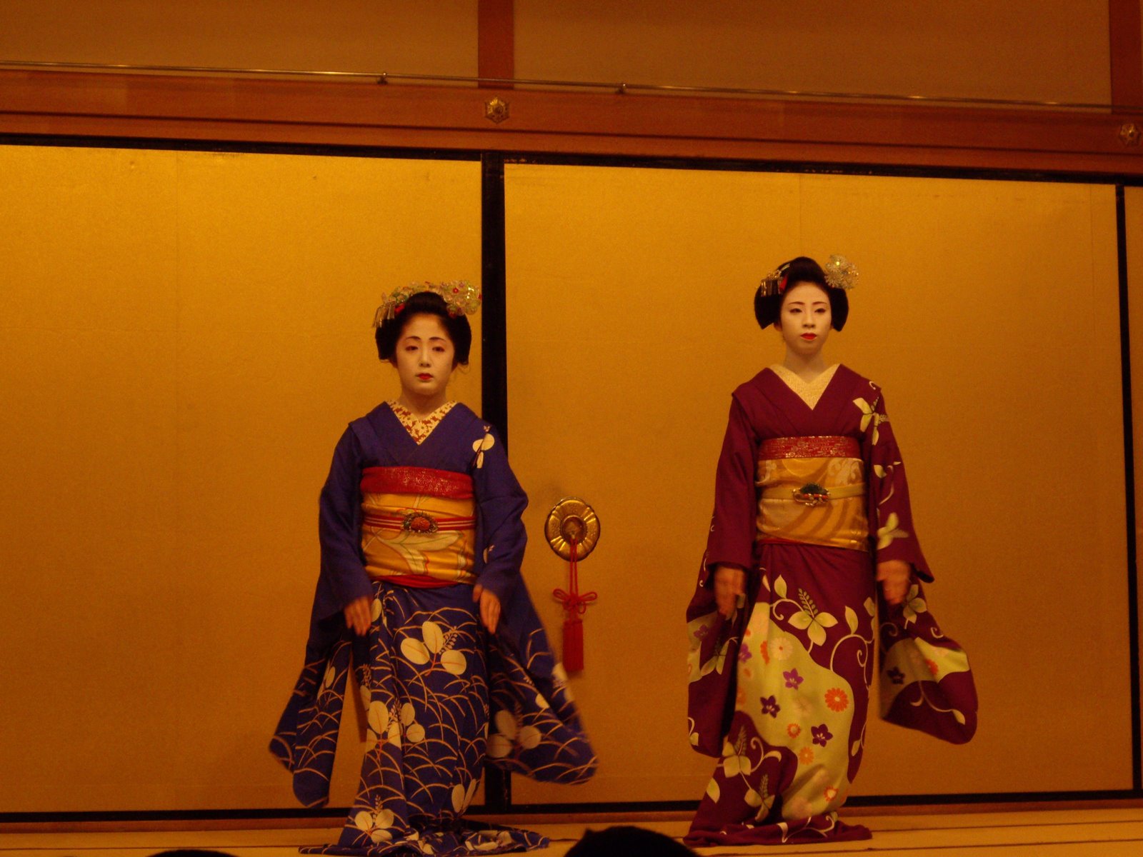 [geisha+dance.jpg]