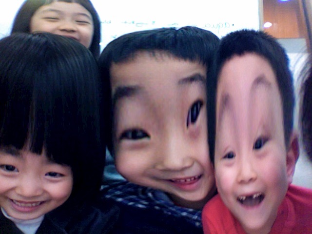 [fun+house+asian+kids.jpg]