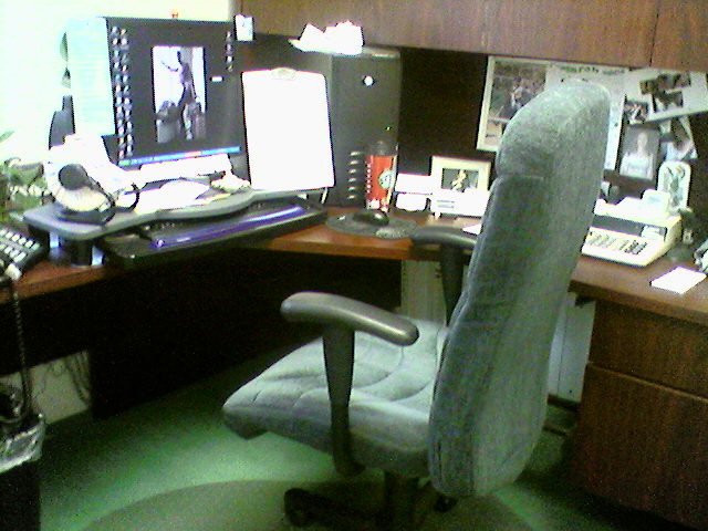 [office-desk.jpg]