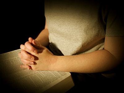 [Praying+Hands+on+Bible.JPG]
