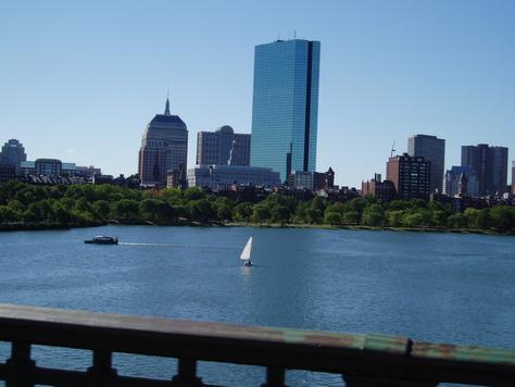 [p265175-Boston_MA-Charles_River_with_city_backdrop.jpg]