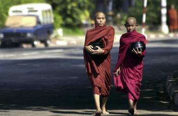 [Buddhist+monks.jpg]