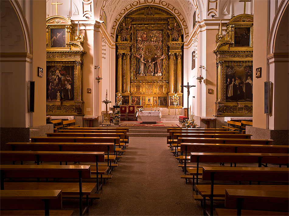[Iglesia-Santa-Teresa-de-Jesus-interior-1.jpg]