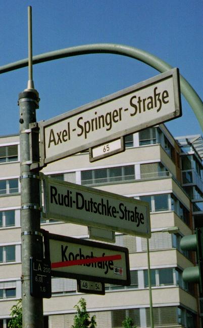 [Springer+Dutschke+gatuskylt.JPG]