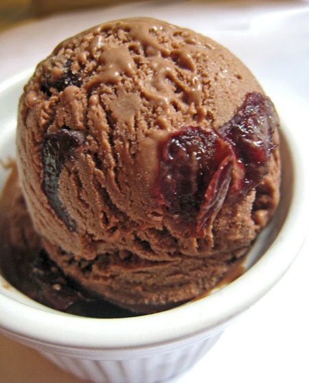 [dl+choc+ice+cream+with+kirsch+cherries.jpg]