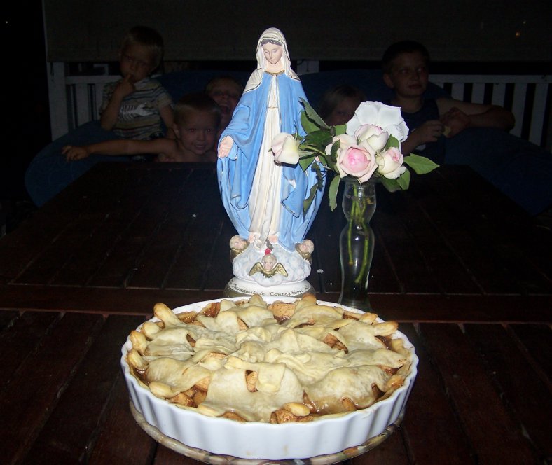 [Our+Lady+and+the+pie.jpg]