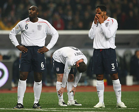 [England+players+dejected.jpg]