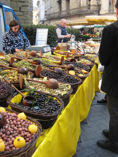 [olives+market.jpg]