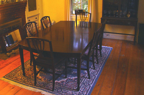 [table+and+chairs.jpg]