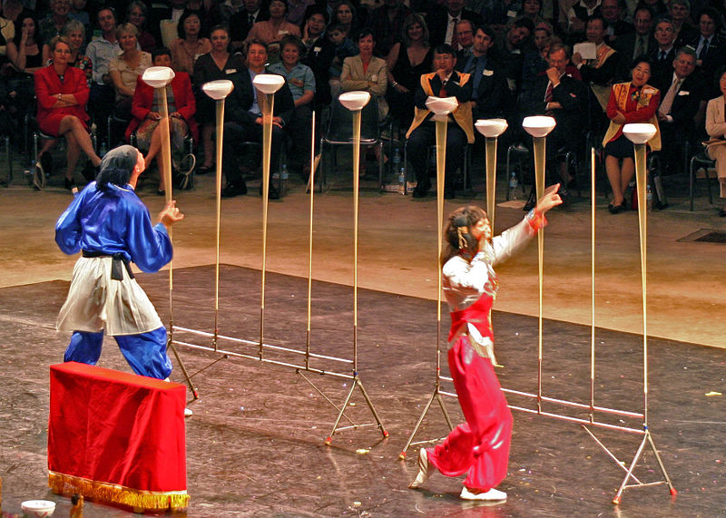 [800px-Opening_Ceremony_Plate_Spinning.jpg]