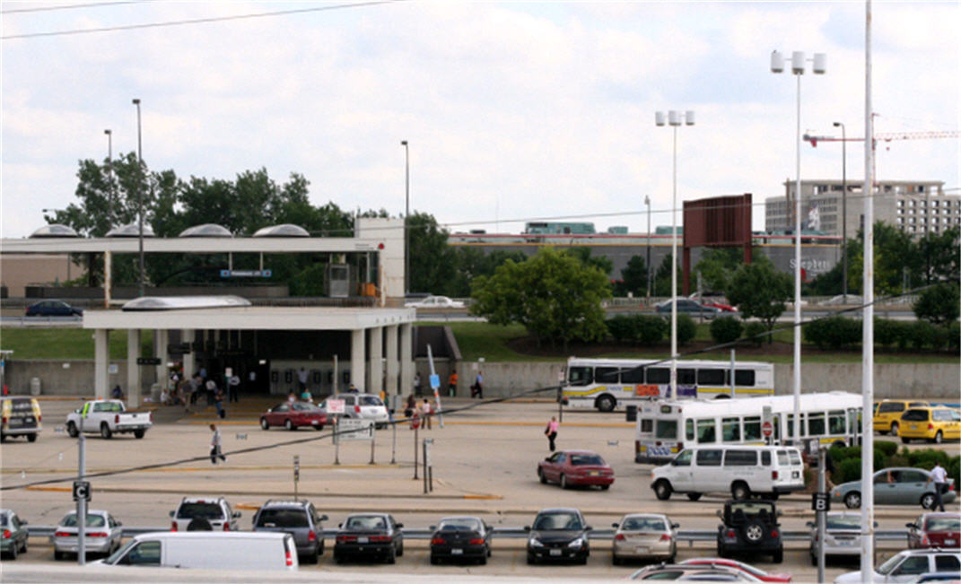 [CTA+Rosemont+Station+with+buses+from+Pace+too+and+rapid+transit+stop.jpg]