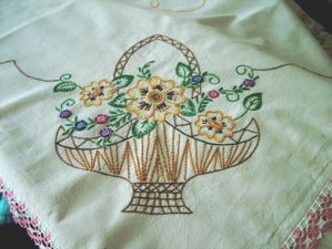 [Table+Cloth+Flower+Basket.jpg]