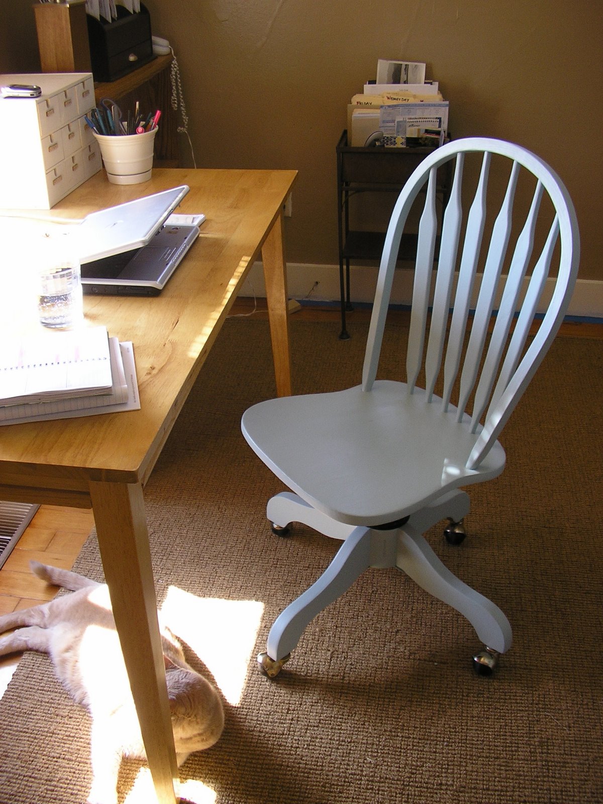 [painted+desk+chair+2.jpg]