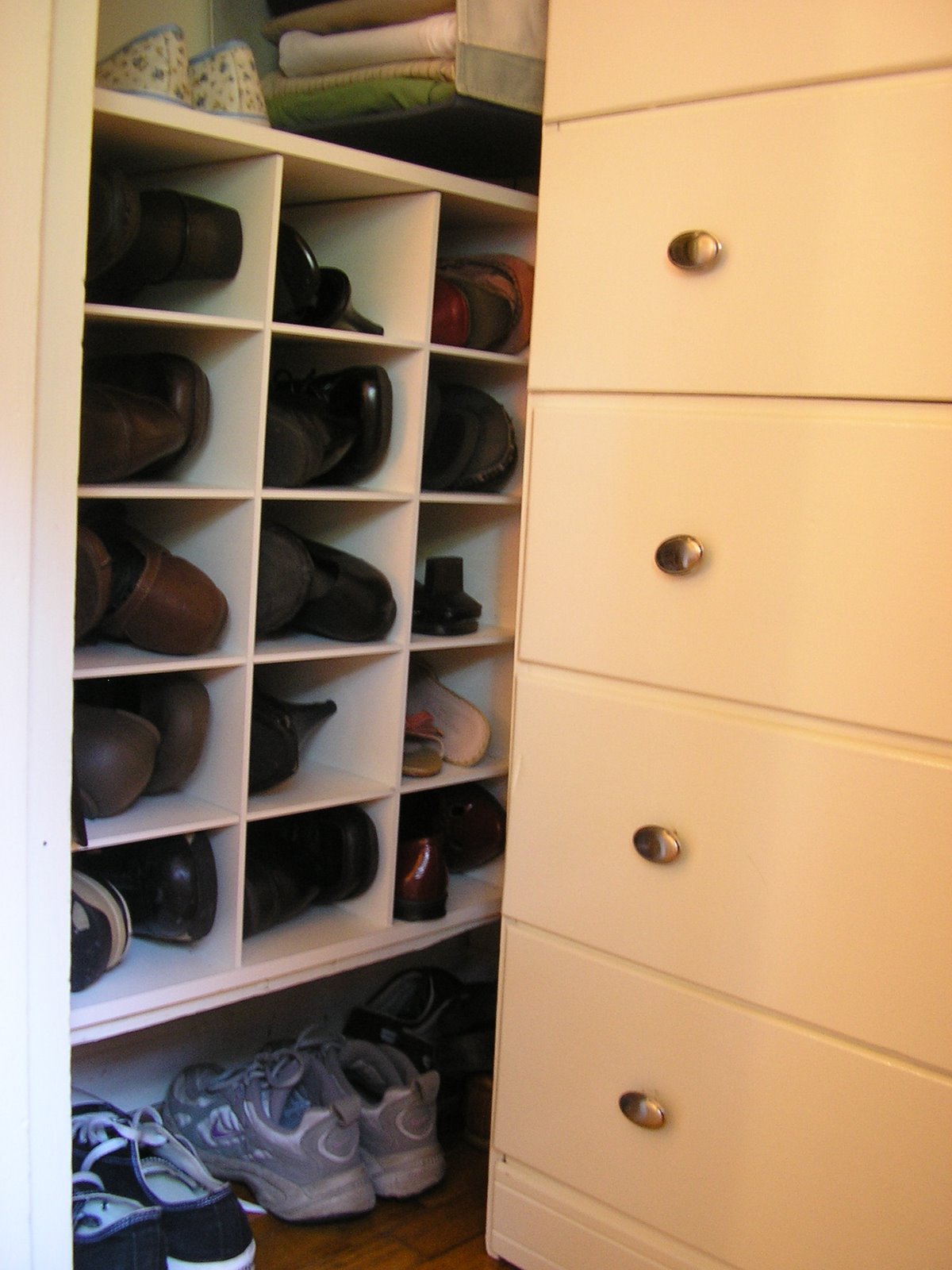 [closet+shoes+after.jpg]