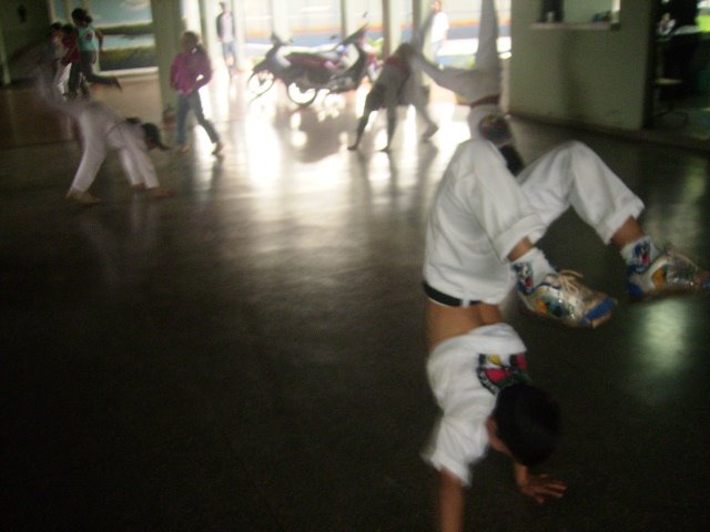 [Capoeira+1.JPG]