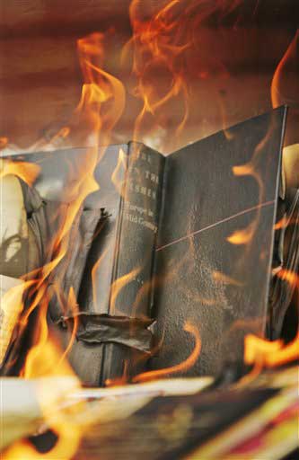 [quemando+libros+2.jpg]