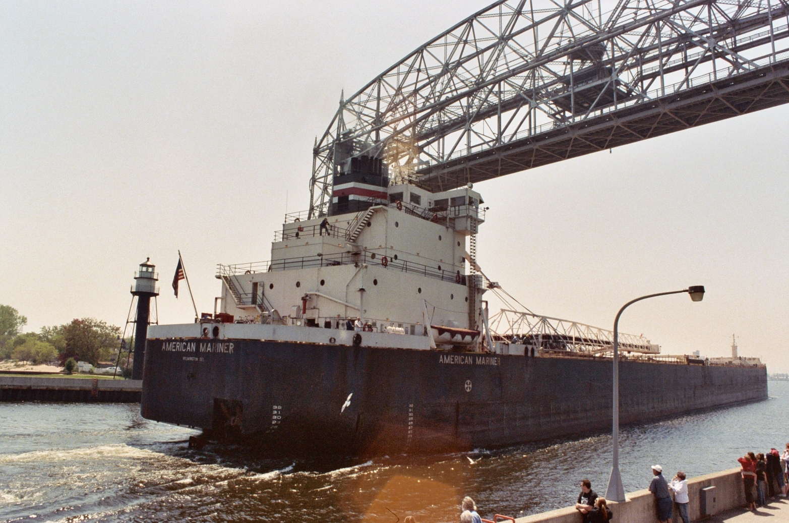 [American+Mariner+entering+Duluth+Harbor.jpg]