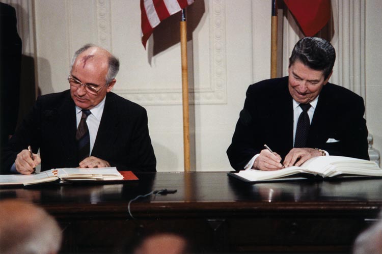 [Reagan_and_Gorbachev_signing.jpg]