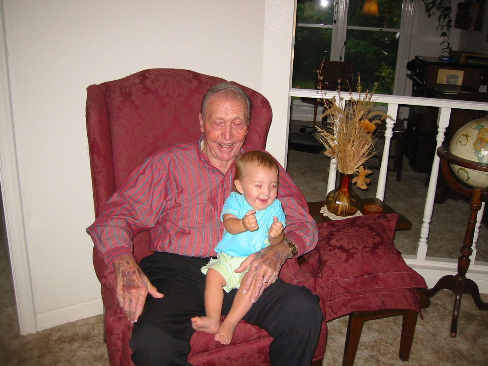 [Grandpa+with+Adrianna.bmp]
