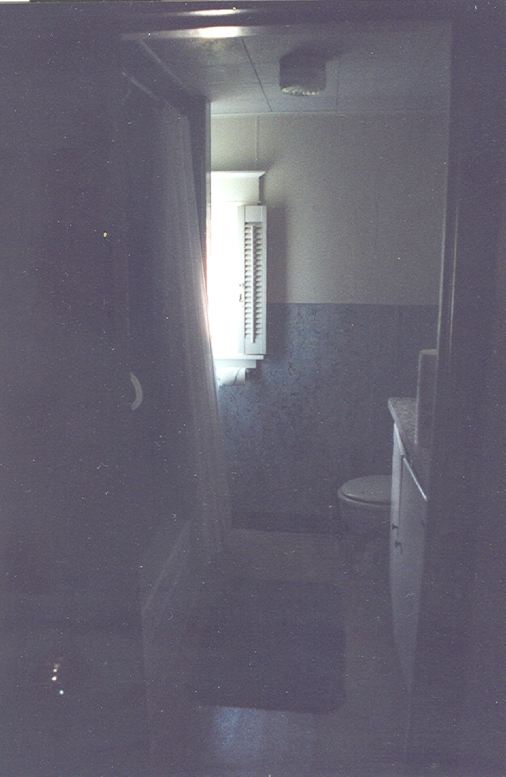 [bathroom+1+Sept+2003.jpg]