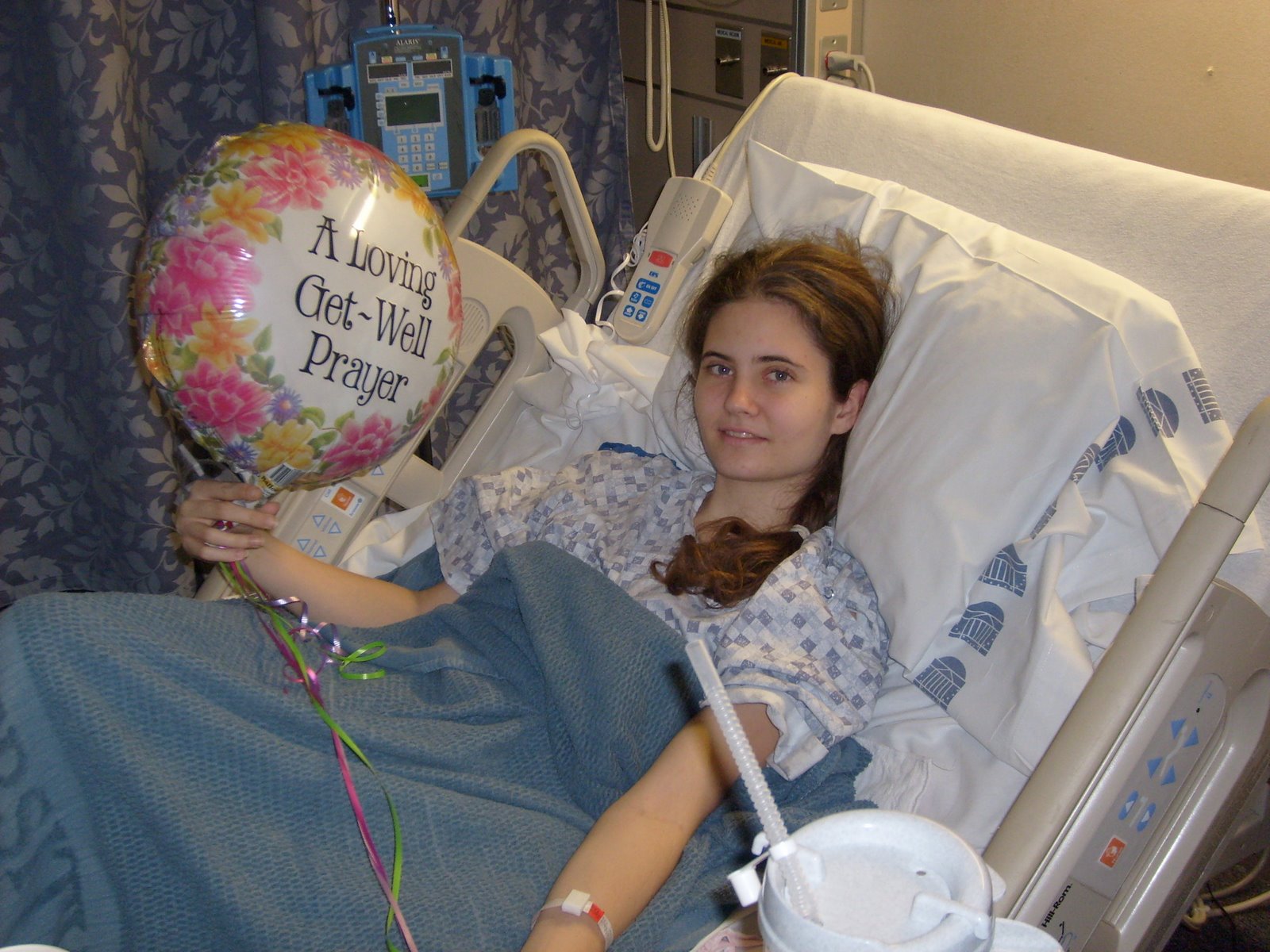 [Heather+at+hospital+with+a+get+well+balloon.JPG]