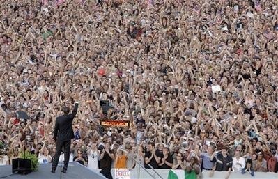 [Obama+berlin+crowd+shot.jpg]