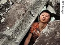 [afp_china_earthquake_boy_victim_13may08_0.jpg]