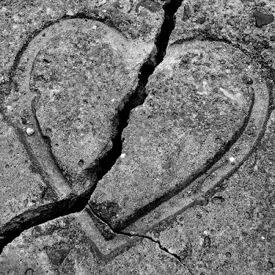 احذر ان ينكسر قلبك Broken+heart
