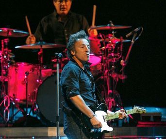 [Bruce-Springsteen-durante-el-concierto-de-Madrid-2007112617491216hg2.jpg]