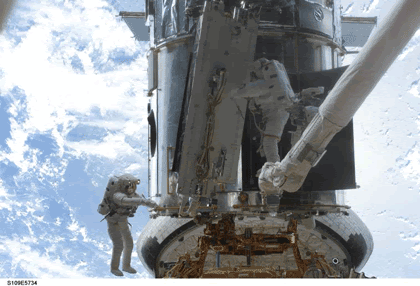 Astronautas preparan la misisión Hubble