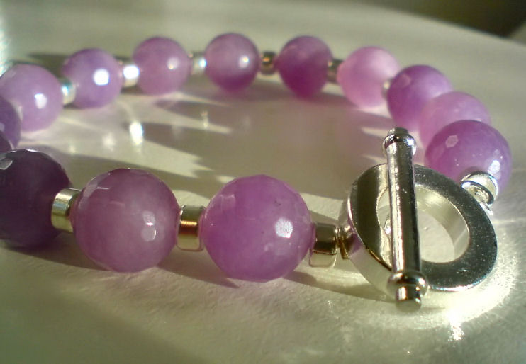[lavender+faceted+candy+jade+beaded+bracelet+1.jpg]