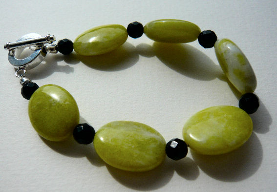 [lime+jade+and+onyx+bracelet.jpg]