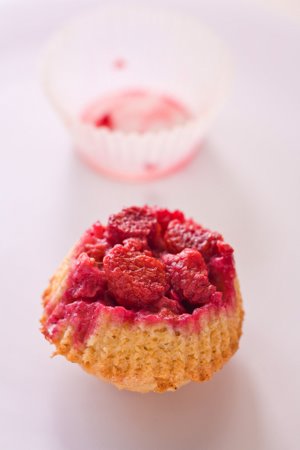 [raspberry+cake.jpg]