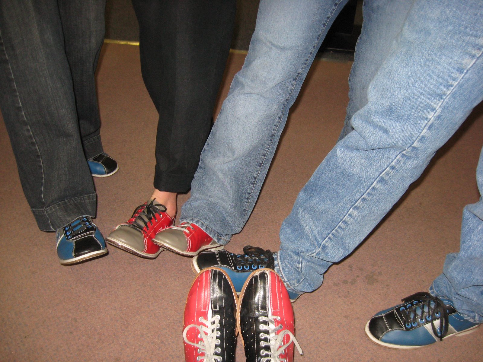 [bowling+shoes.JPG]