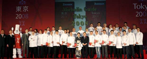 [chefs_galardonados_posan_Tokio_junto_responsables_Guia_Michelin.jpg]