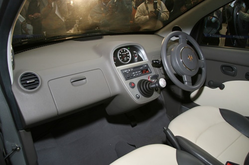 [Bajaj_2500_one_lakh_car_interior.jpg]