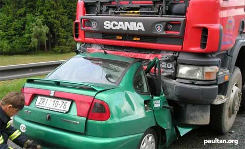 [truck_vs_car_crash.jpg]